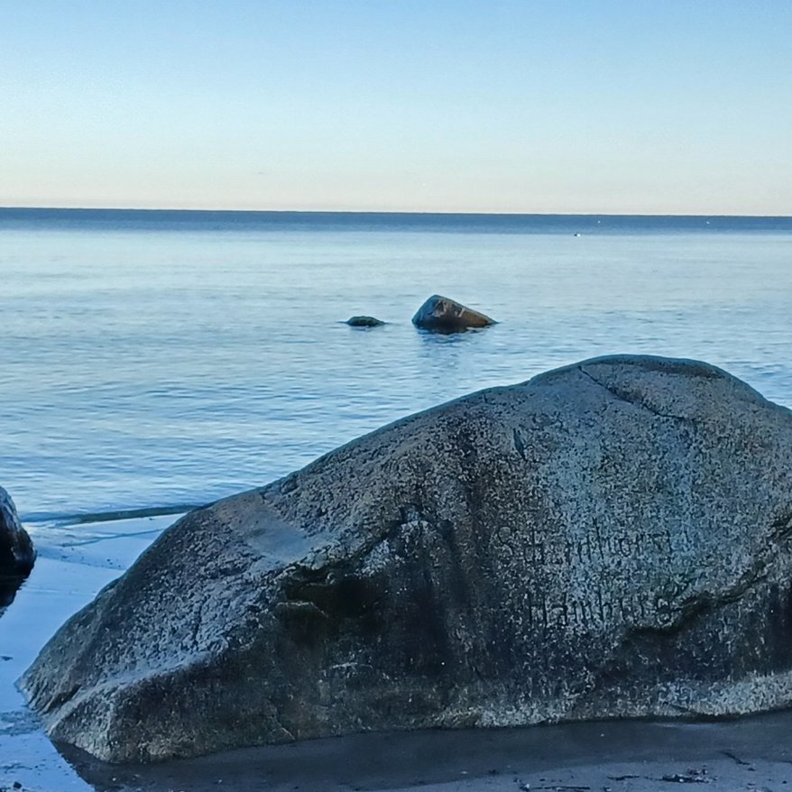 Stein in Ostsee Winter